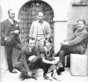 Some members and associates of the Algonquin Round Table: (l-r) Art Samuels, Charles MacArthur, Harpo Marx, Dorothy Parker, and Alexander Woollcott